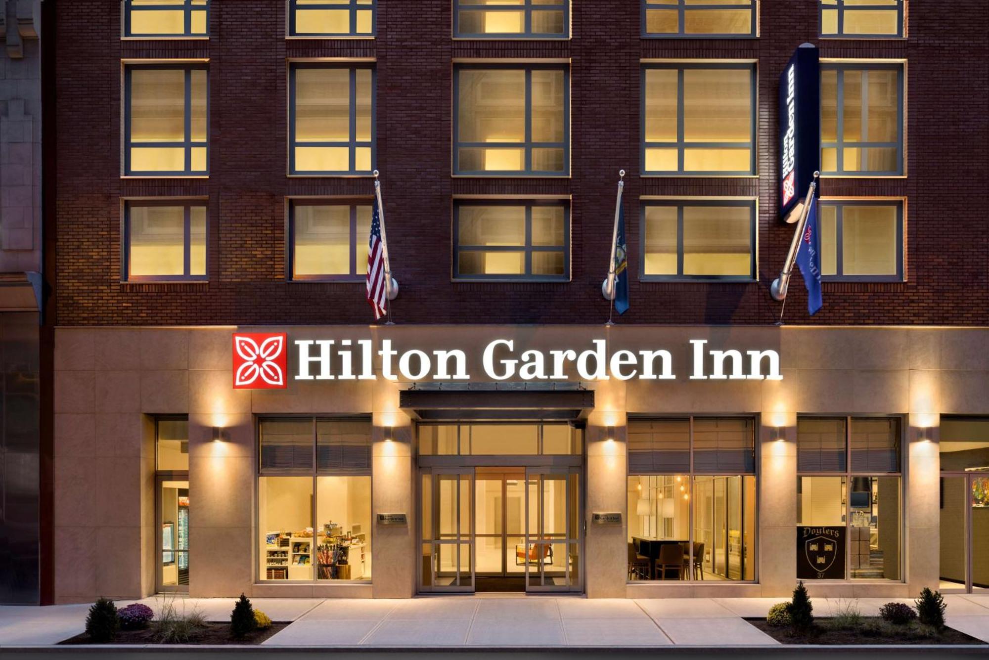 Hilton Garden Inn New York Times Square South Exterior photo